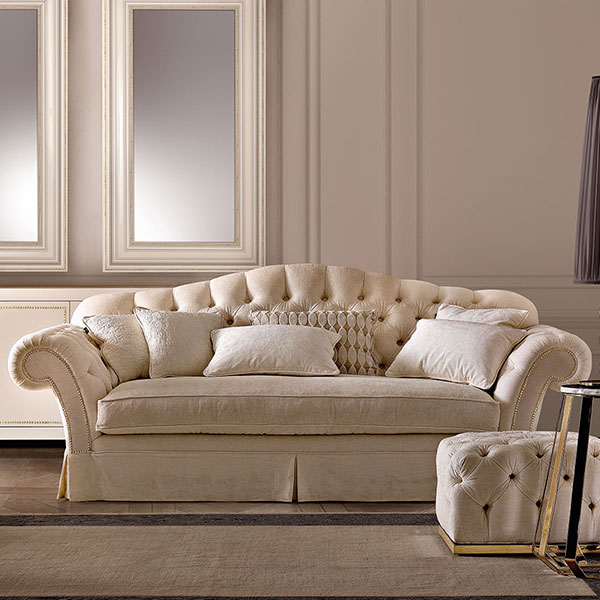 C6513 Frida<br>
sofa, armrests with nailhead trim   
250 x 115 x 105 cm<br>

7916 daniel<br>
sofa   
215 x 95 x 95 cm<br>

G1027<br>
buttoned pouffe with steel base, gold finish   
60 x 60 x 40 cm<br>
  
TG1621<br>
sideboard, 4 upholstered doors with nailhead trim   
240 x 65 x 89 cm<br>
 
4037<br>
wood framed mirror  
90 x 165 cm<br>
 
G1190<br>
steel lamp with amber crystal balls, gold finish, complete with shade  
Ø 25 x 106 cm<br>
 
GmR08<br>
mirror polished gold finish steel table, polished bevelled edge cappuccino marble top   
Ø 52 x 63 cm<br>


BS21 Cleo<br>
ceramic floor lamp with amber crystal ball and lampshade   
Ø 80 h. 200 cm