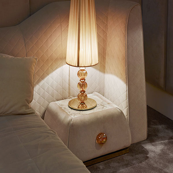 G1591<br>
1-drawer nightstand with marble top   
57 x 45 x 36 cm <br>

G1190<br>
steel lamp with amber crystal balls, gold finish, 
complete with shade  
Ø 25 x 106 cm