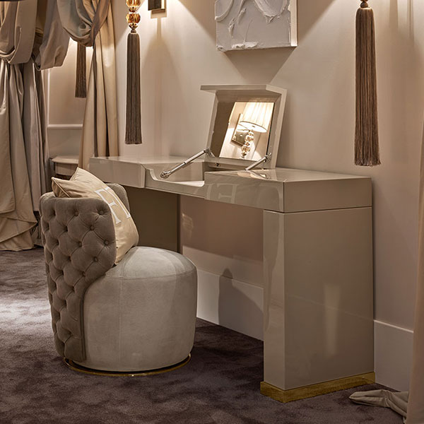 G1285<br> 
drop front makeup dressing table with 2 drawers 
and steel base, gold finish   
161 x 47 x 86 cm<br>

g1045cp KARL<br>
buttoned swivel chair with steel base, gold finish  
Ø 63 x 73 cm<br>

G1191<br>
steel wall sconce with amber crystal balls, gold finish, 
complete with shade and tassel   
25 x 25 x 156 cm