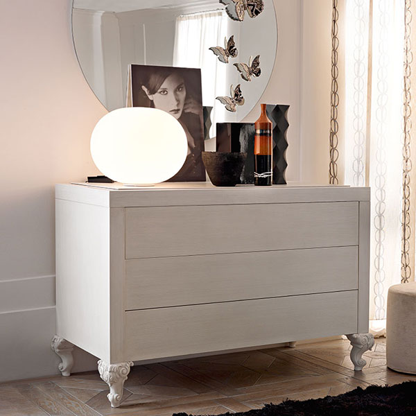 1420<br>
3-drawer wooden dresser   
146 x 67 x 95 cm<br>

4001<br>
mirror with butterflies   
Ø 120 cm