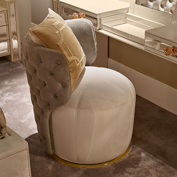 g1045cp KARL<br>
buttoned swivel chair with steel base, gold finish  
Ø 63 x 73 cm